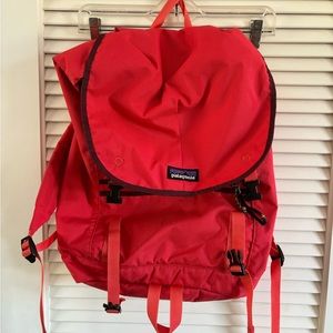Patagonia pink drawstring backpack with laptop sleeve